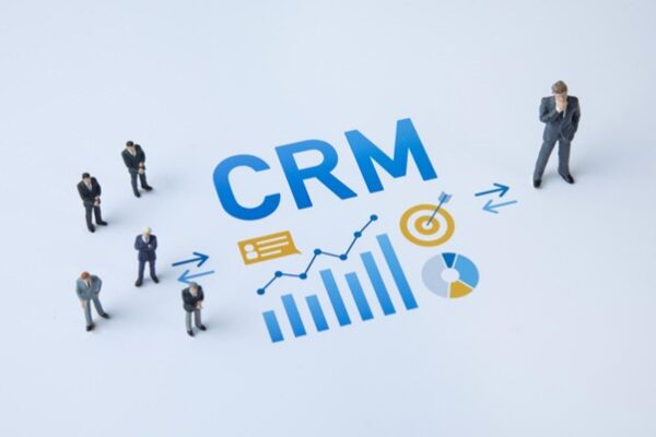 顧客管理システム（CRM）の開発手順は？費用相場やメリット・デメリットを解説